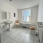 بيت للعطل 45 Eskin Street